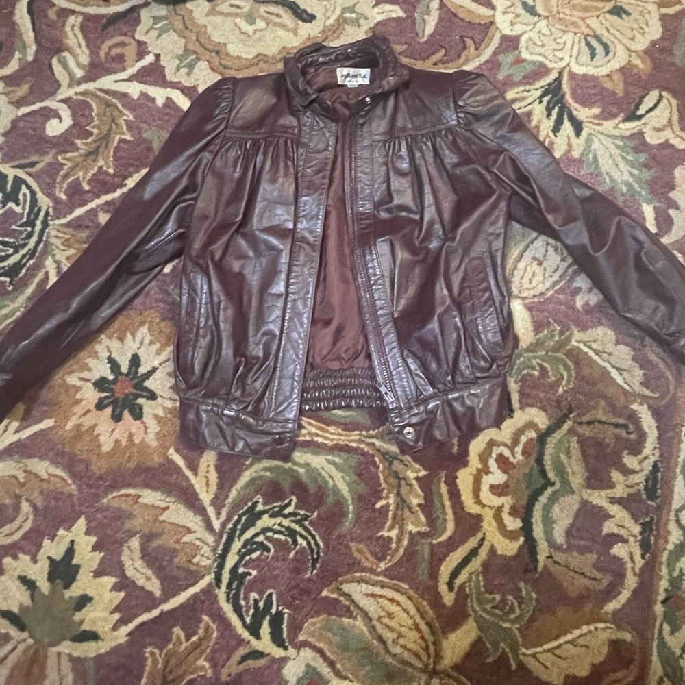 Women’s vintage burgundy leather jacket size5/6